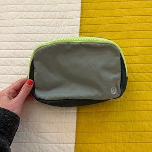 Lululemon Everywhere Belt Bag 1L in green fern / neo mint / smoked spruce